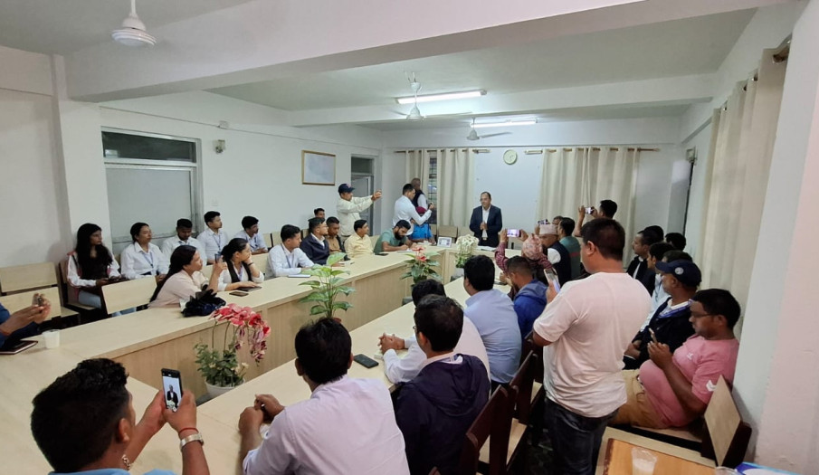 सूचनाको हक कार्यान्वयन लगायतका विषयमा सूचना अधिकारी र सञ्चारकर्मी वीच अन्तरक्रिया साथै गुनासो/सूझाव संकलनका लागि QR को व्यवस्था सम्बन्धी जानकारी