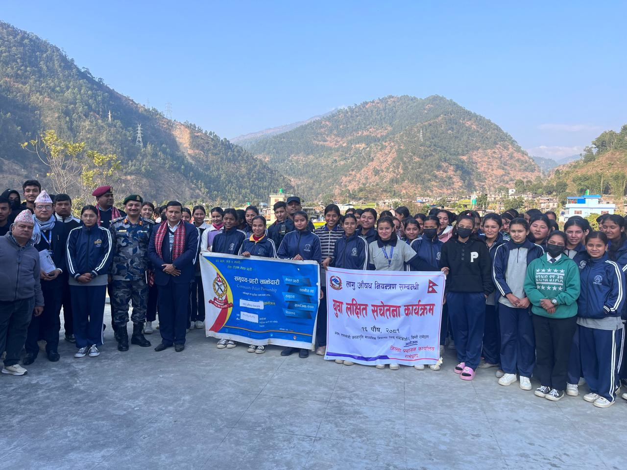 प्रमुख जिल्ला अधिकारी श्री राजु प्रसाद पौडेलको अध्यक्षतामा लिखु तामाकोशी गाउँपालिका वडा नं. ६ स्थित  तामाकोशी जनजागृति माध्यमिक विद्यालयमा लागु औषध नियन्त्रण सम्बन्धी युवा लक्षित सचेतना कार्यक्रम। @मिति २०८१ साल १६ गते मङ्गलबार