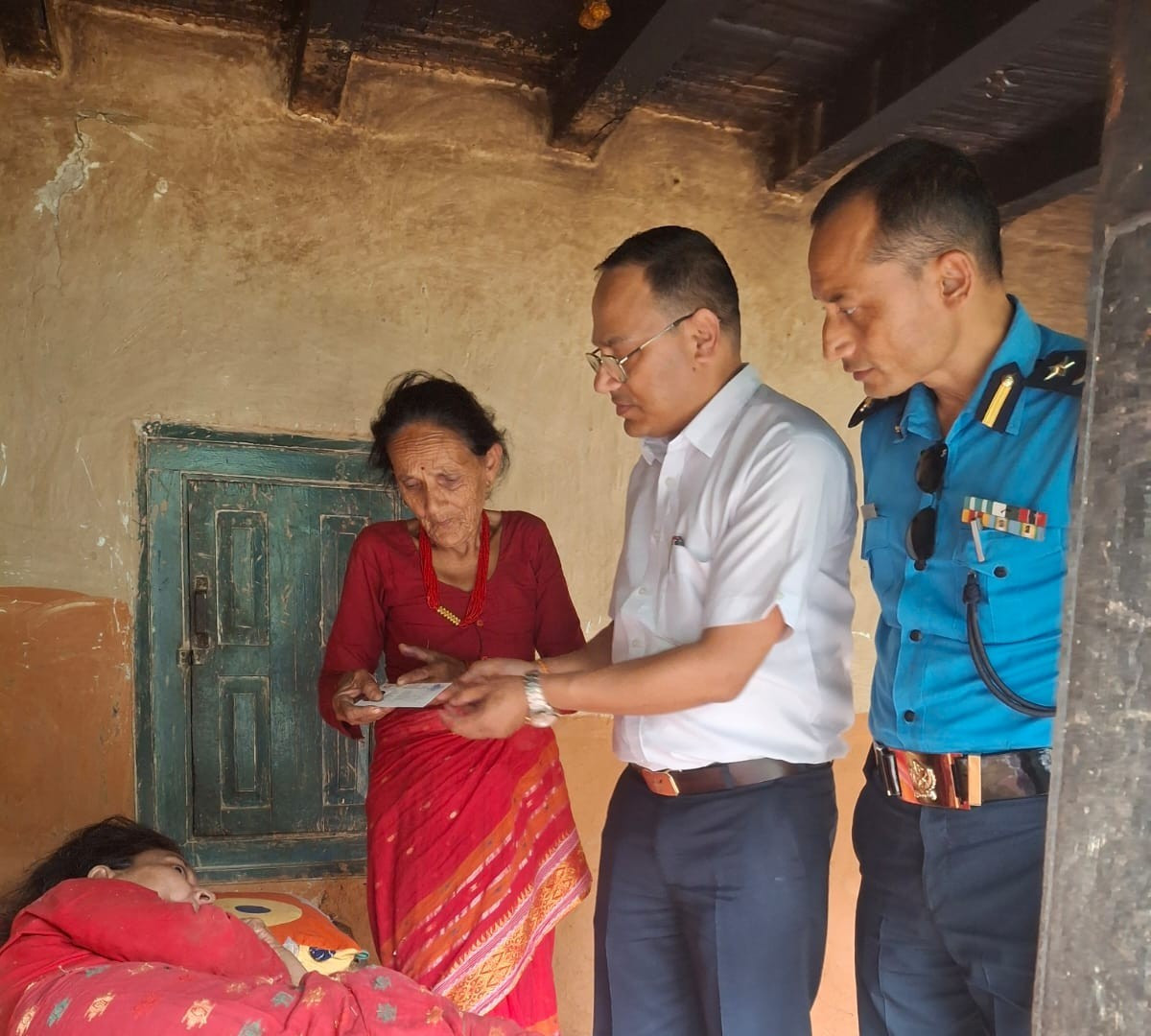 कार्यालयसँग सम्बन्धित विभिन्न फोटाहरु